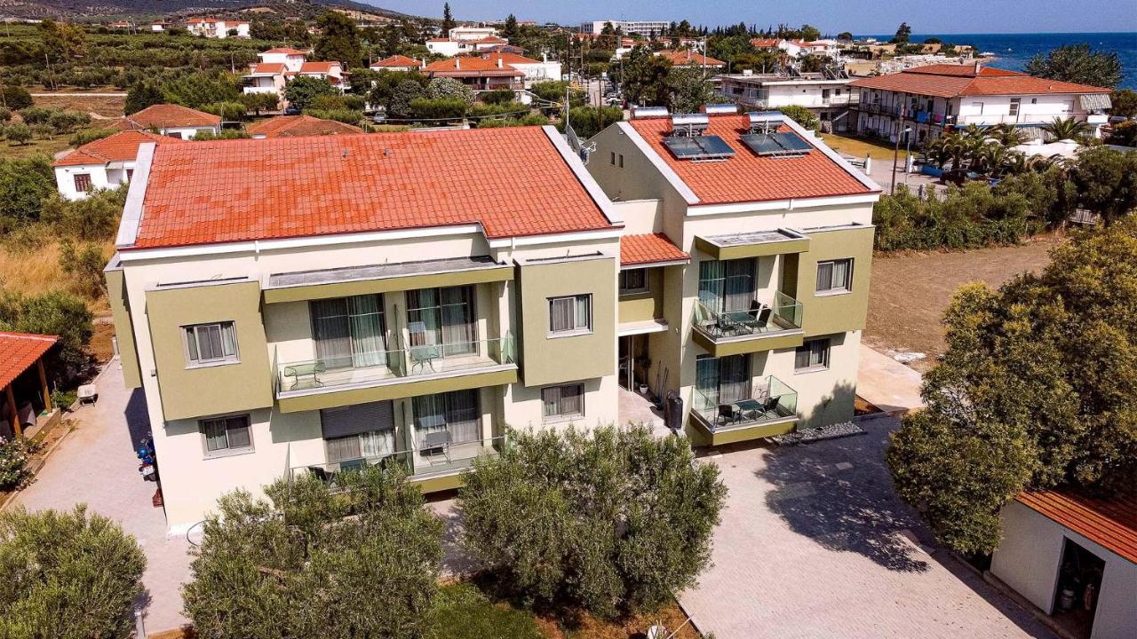 Estelle Family Luxury Apartments & Suites Gerakini Buitenkant foto
