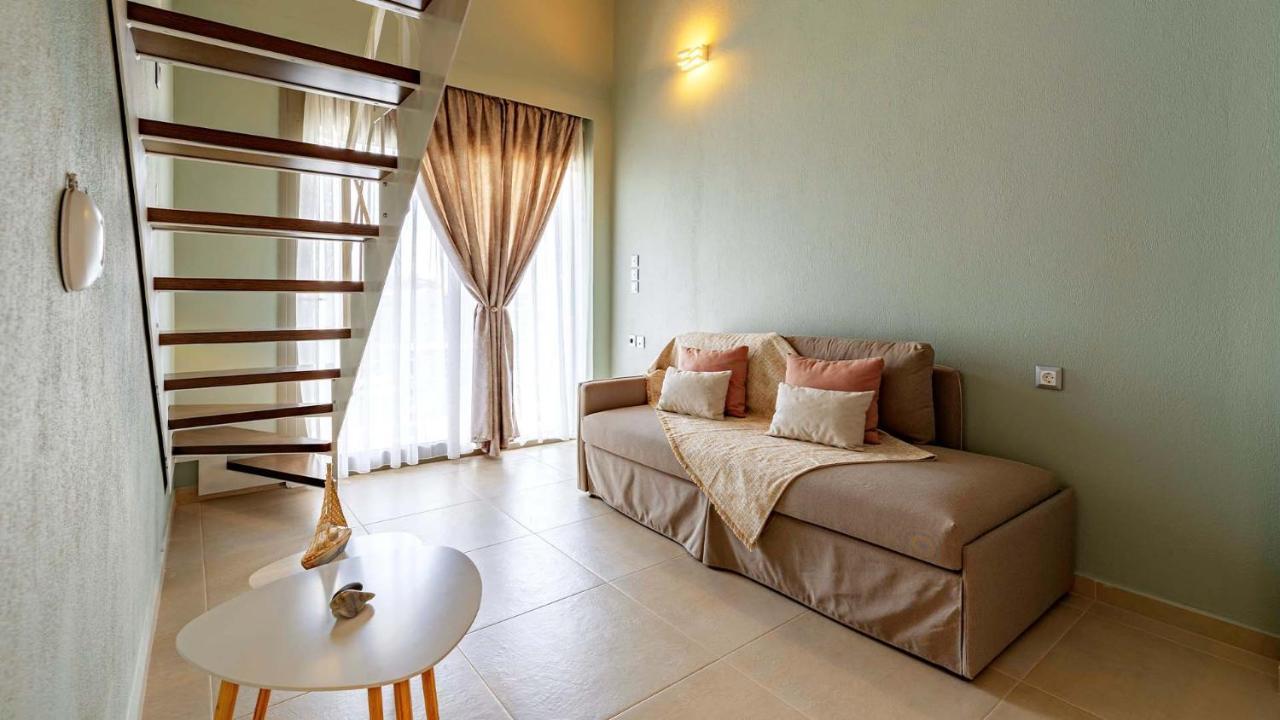 Estelle Family Luxury Apartments & Suites Gerakini Buitenkant foto