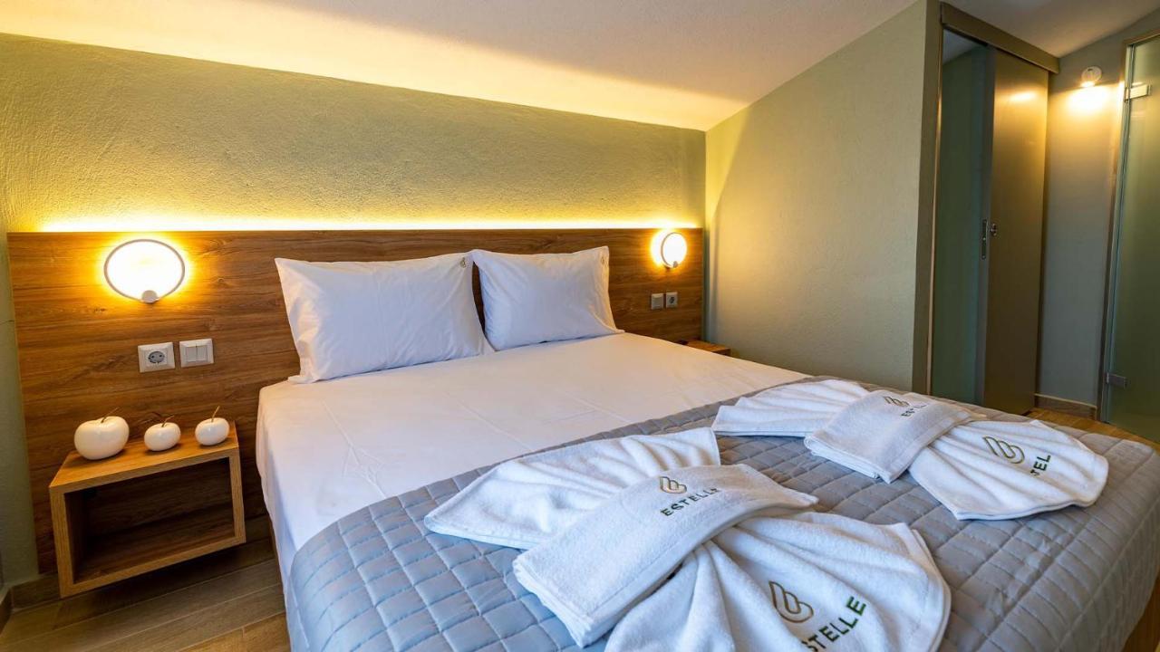 Estelle Family Luxury Apartments & Suites Gerakini Buitenkant foto