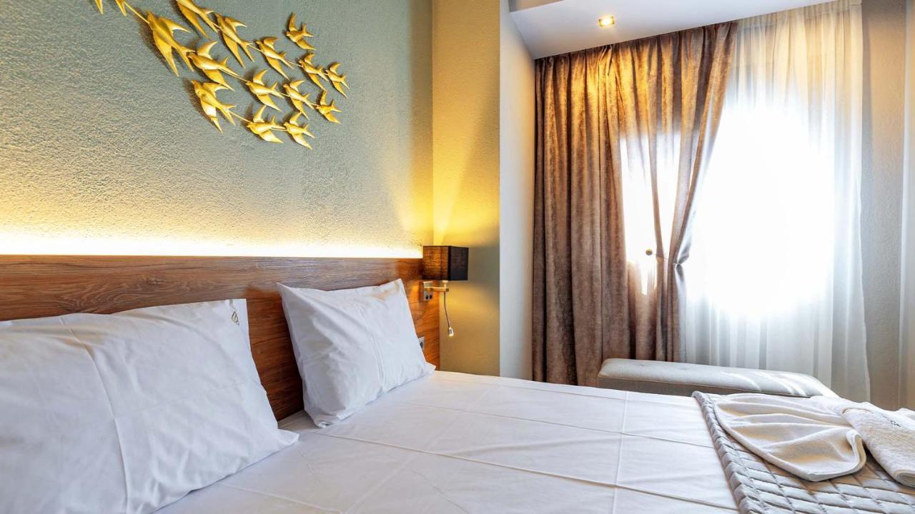 Estelle Family Luxury Apartments & Suites Gerakini Buitenkant foto